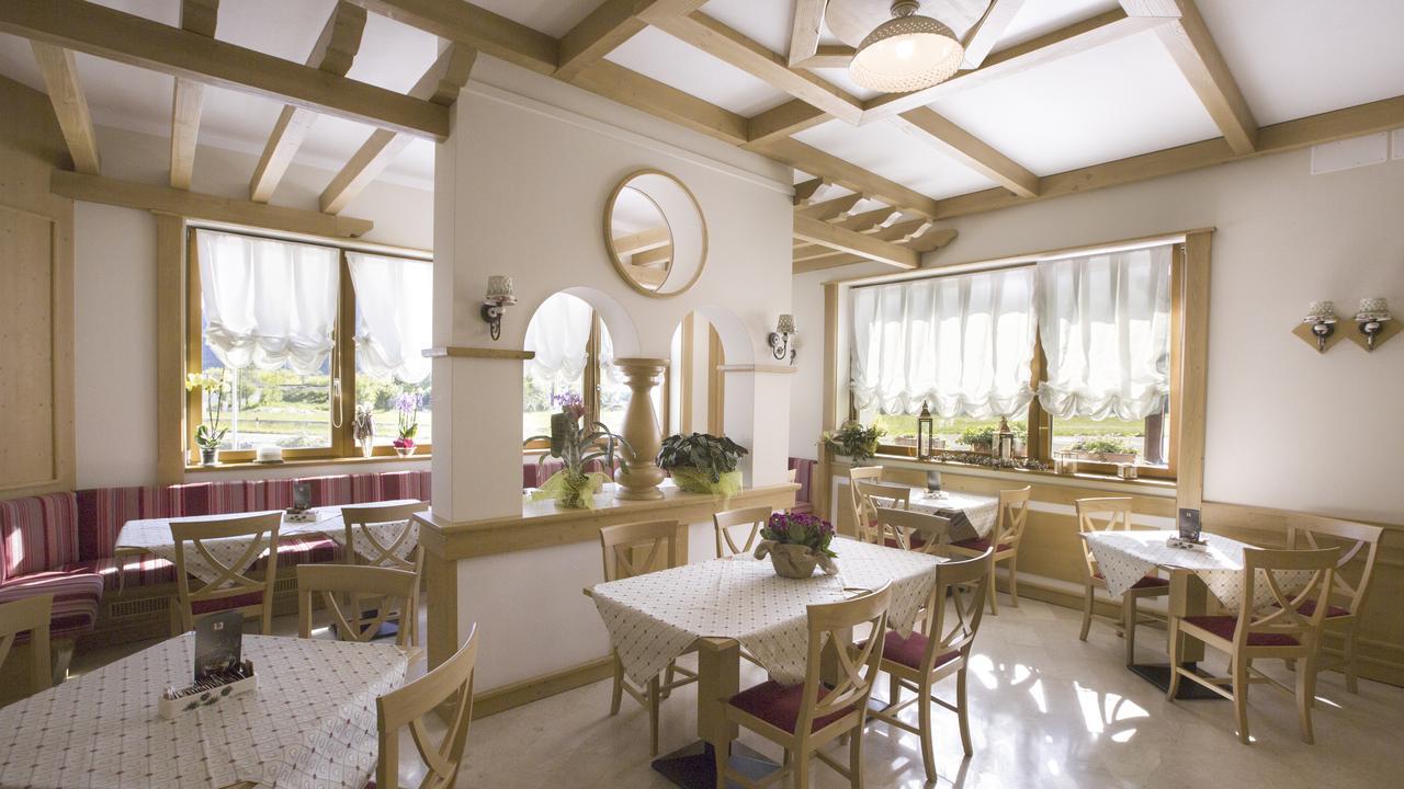 Alma Living Hotel- Al Girarrosto Venzone Buitenkant foto