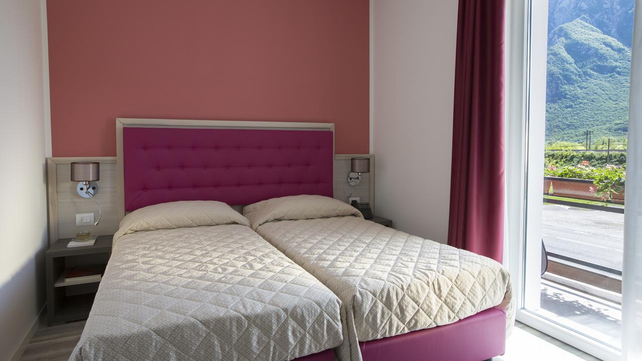 Alma Living Hotel- Al Girarrosto Venzone Buitenkant foto